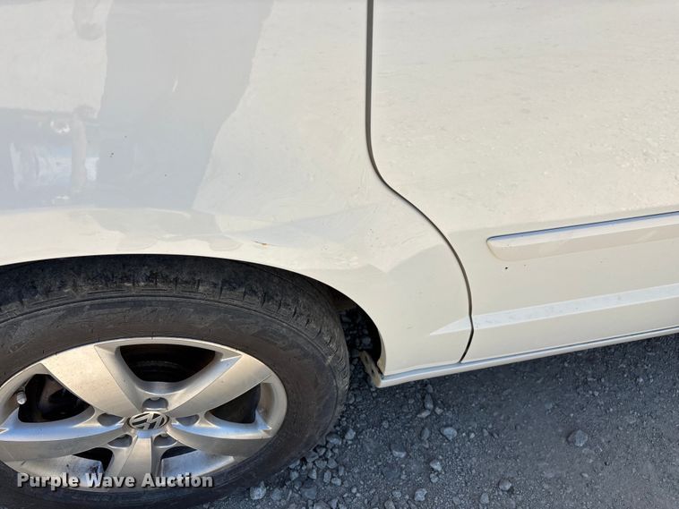 image for item FG0369 2009 Volkswagen Routan van