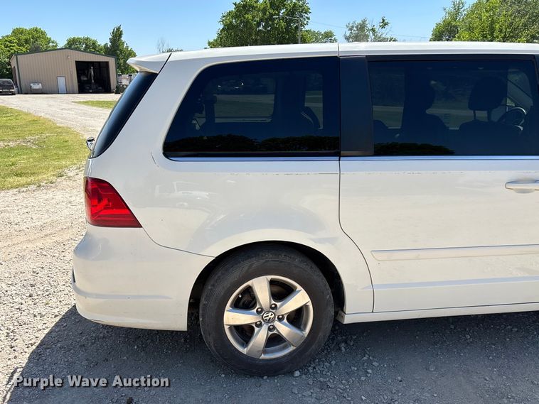 image for item FG0369 2009 Volkswagen Routan van