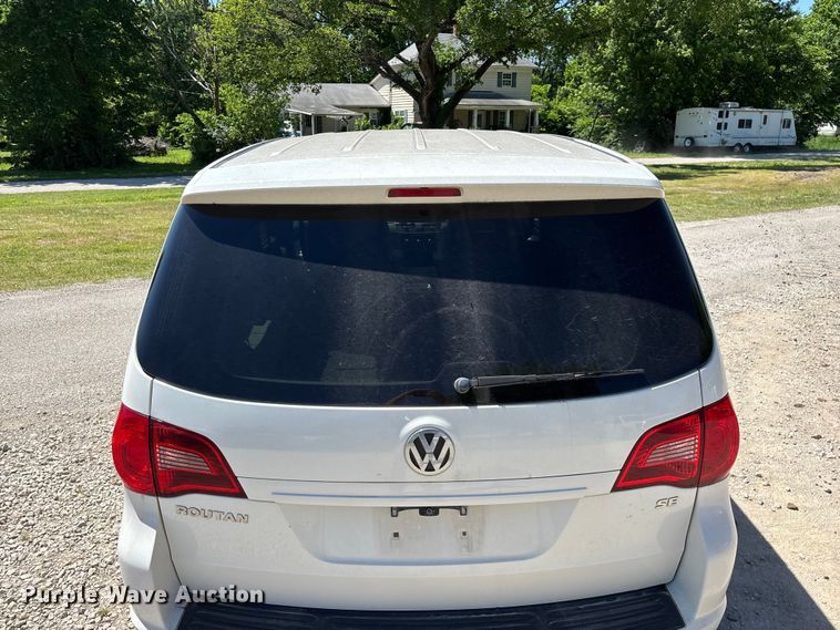 image for item FG0369 2009 Volkswagen Routan van