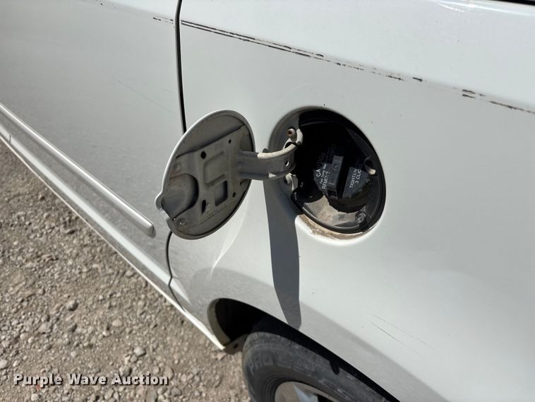 image for item FG0369 2009 Volkswagen Routan van