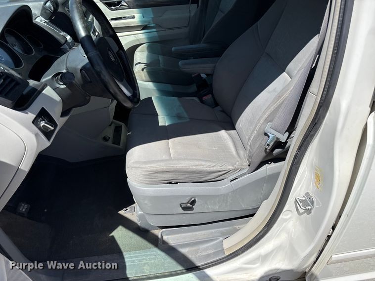 image for item FG0369 2009 Volkswagen Routan van