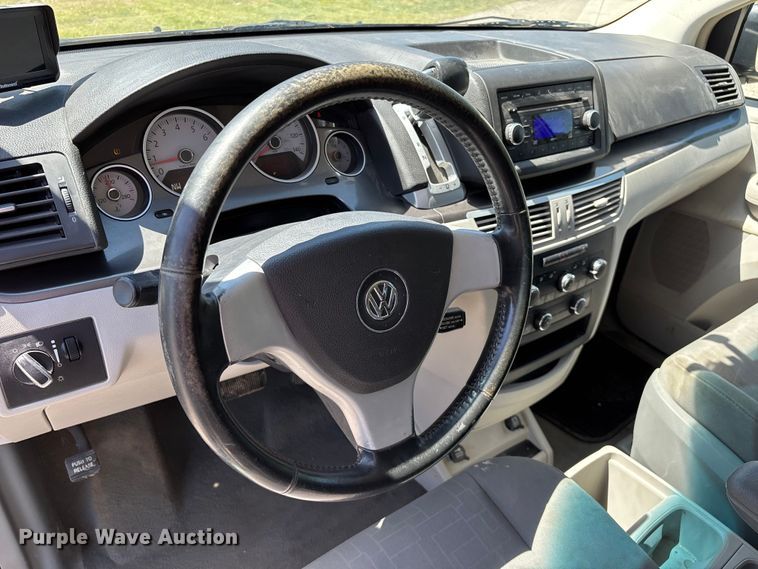 image for item FG0369 2009 Volkswagen Routan van