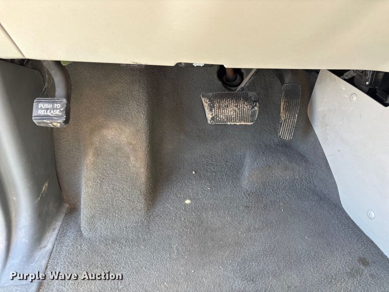 image for item FG0369 2009 Volkswagen Routan van