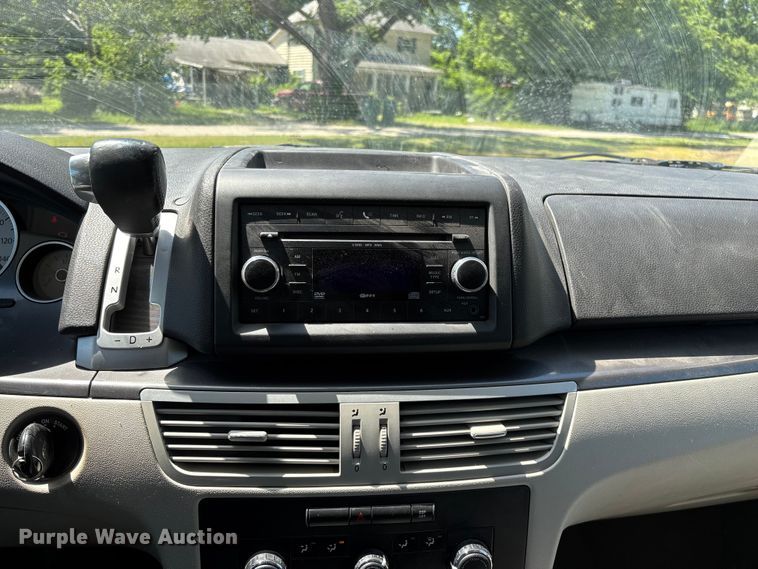image for item FG0369 2009 Volkswagen Routan van