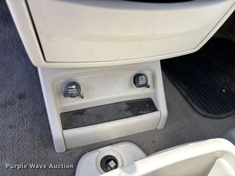 image for item FG0369 2009 Volkswagen Routan van
