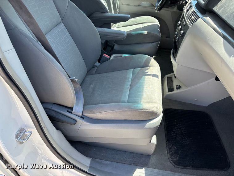image for item FG0369 2009 Volkswagen Routan van