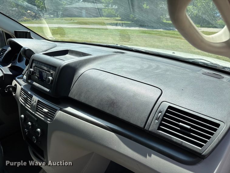 image for item FG0369 2009 Volkswagen Routan van