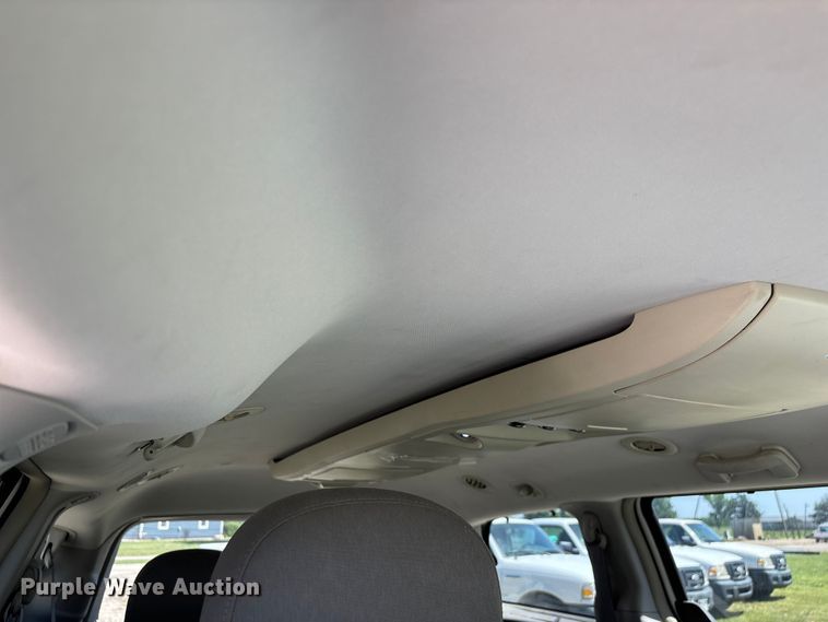 image for item FG0369 2009 Volkswagen Routan van