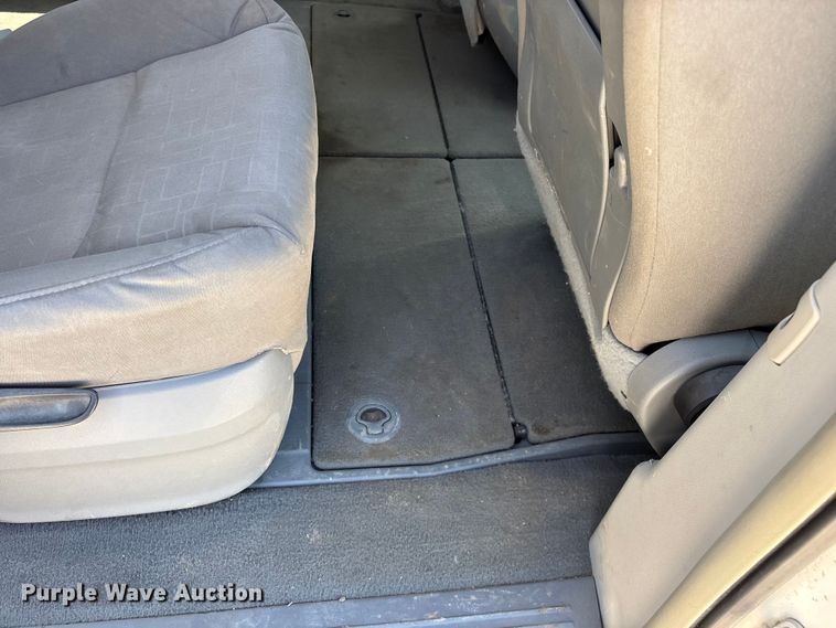 image for item FG0369 2009 Volkswagen Routan van
