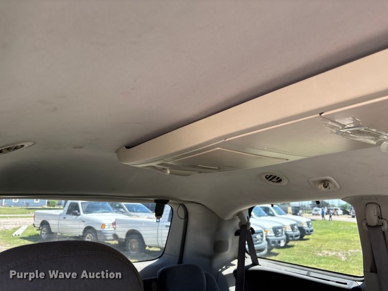 image for item FG0369 2009 Volkswagen Routan van