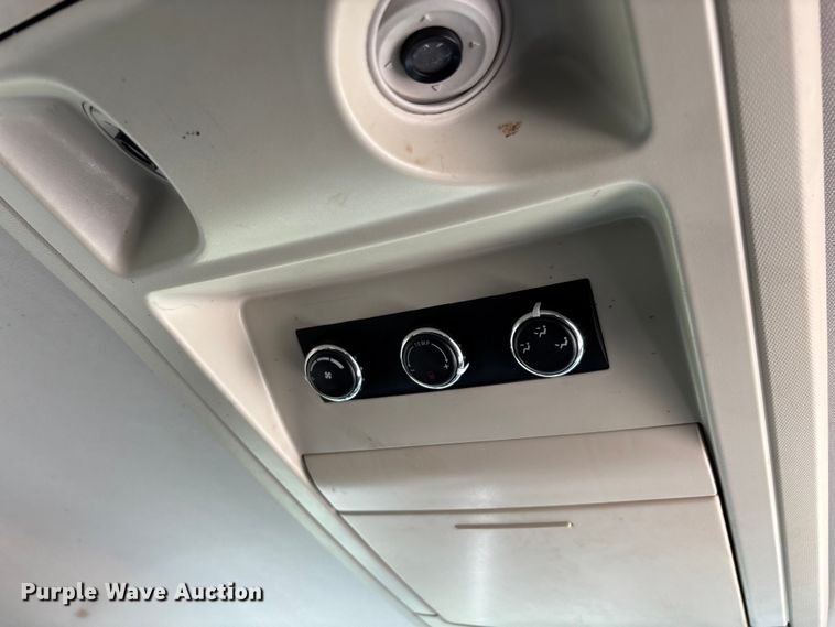 image for item FG0369 2009 Volkswagen Routan van