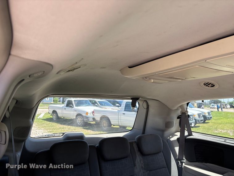 image for item FG0369 2009 Volkswagen Routan van