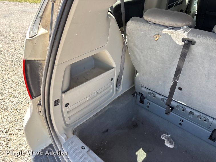 image for item FG0369 2009 Volkswagen Routan van
