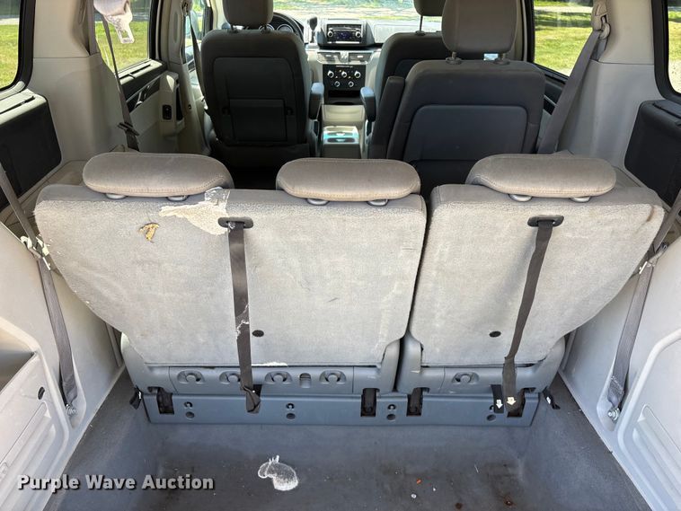 image for item FG0369 2009 Volkswagen Routan van