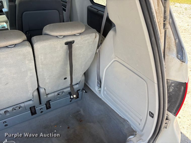 image for item FG0369 2009 Volkswagen Routan van