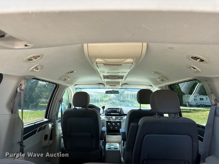 image for item FG0369 2009 Volkswagen Routan van
