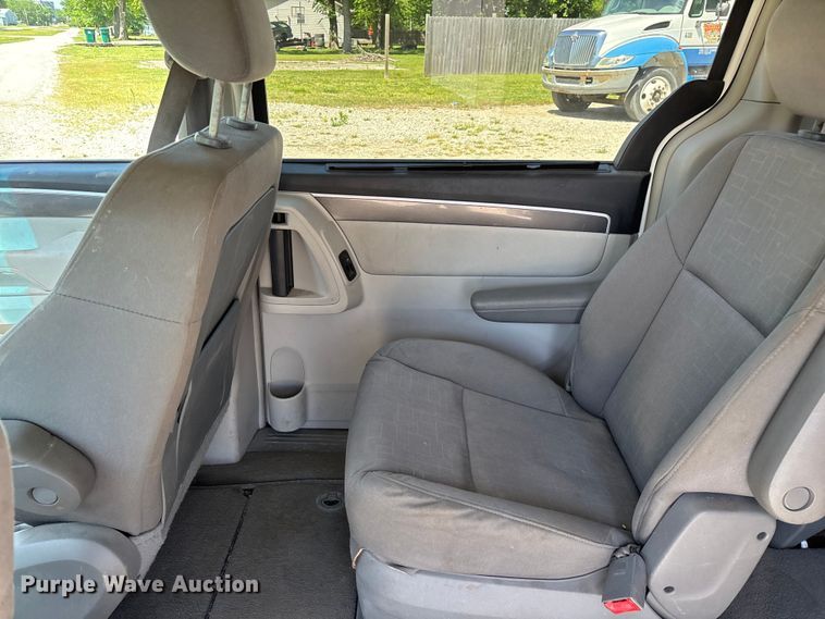 image for item FG0369 2009 Volkswagen Routan van