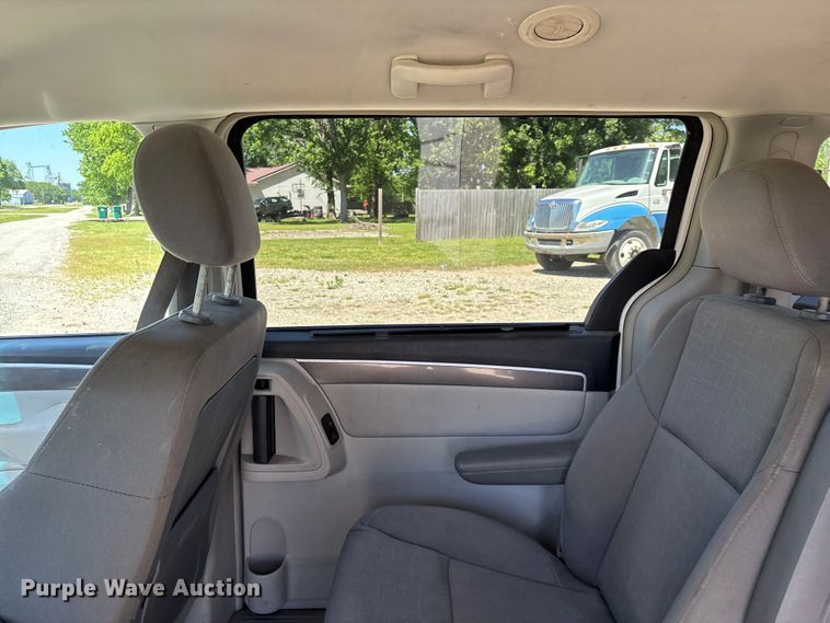 image for item FG0369 2009 Volkswagen Routan van