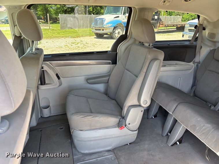image for item FG0369 2009 Volkswagen Routan van