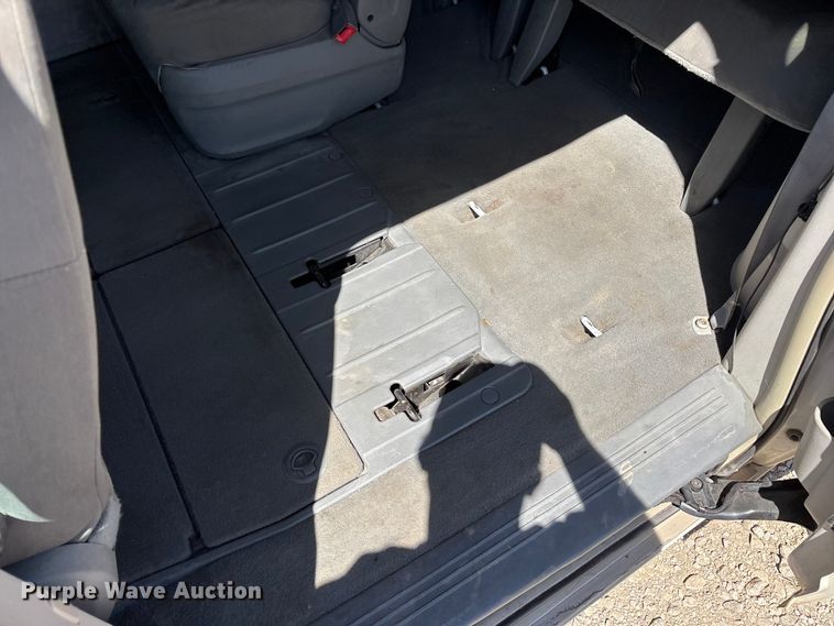 image for item FG0369 2009 Volkswagen Routan van