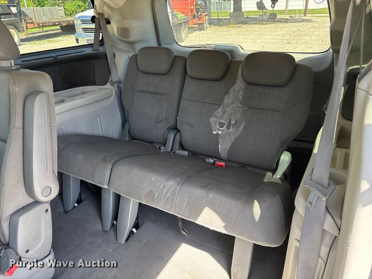 image for item FG0369 2009 Volkswagen Routan van