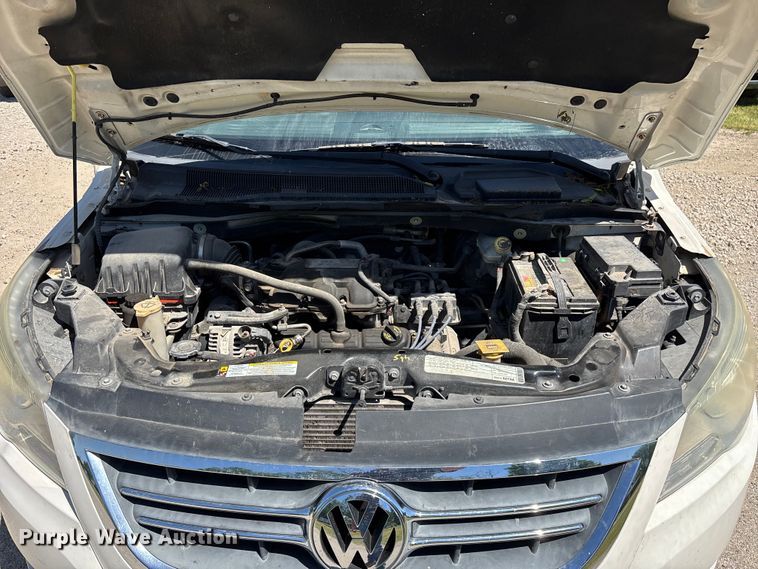 image for item FG0369 2009 Volkswagen Routan van