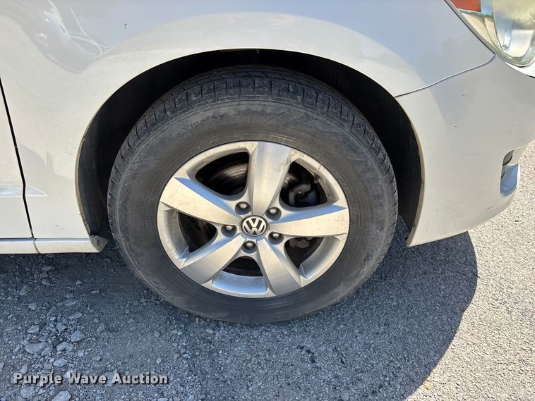 image for item FG0369 2009 Volkswagen Routan van