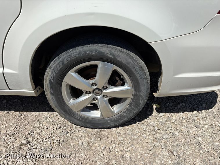 image for item FG0369 2009 Volkswagen Routan van