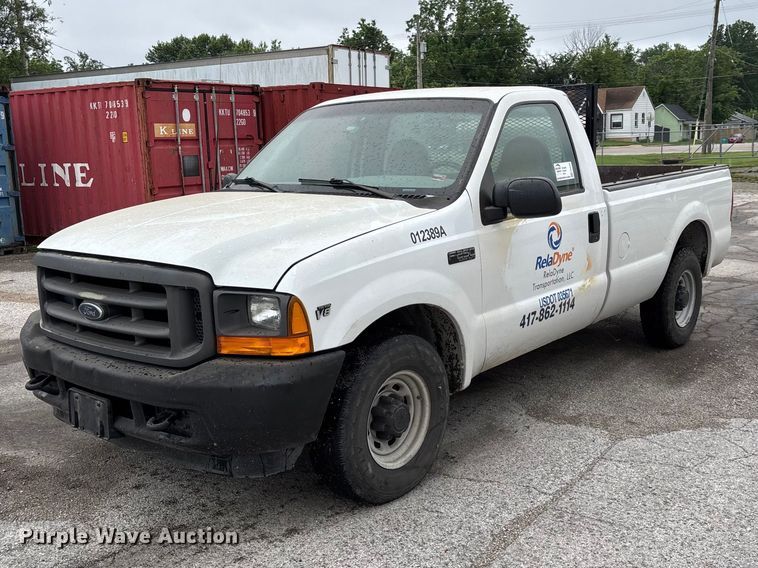 image for item FG0385 2001 Ford F250 Super Duty XL pickup truck