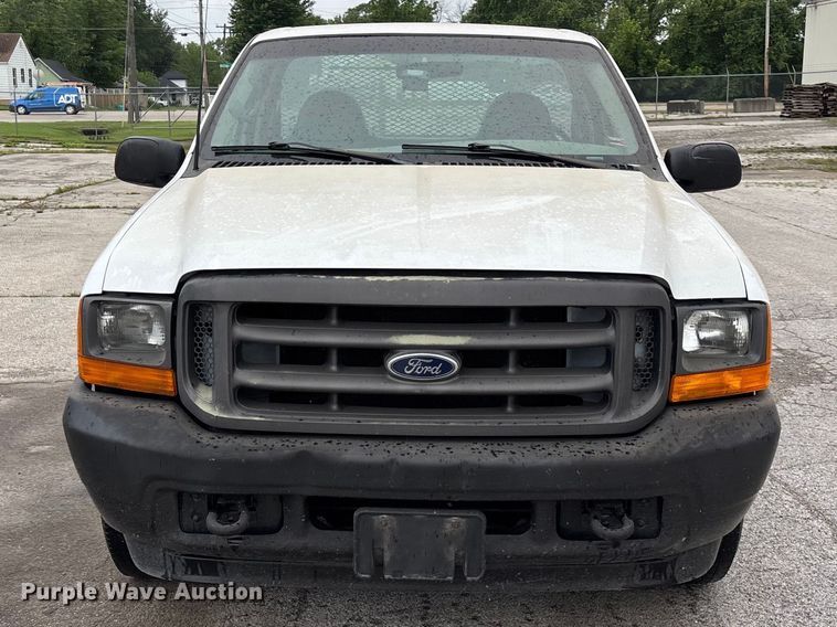 image for item FG0385 2001 Ford F250 Super Duty XL pickup truck