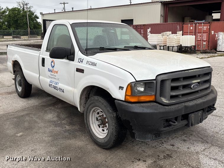 image for item FG0385 2001 Ford F250 Super Duty XL pickup truck