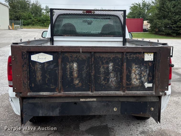 image for item FG0385 2001 Ford F250 Super Duty XL pickup truck