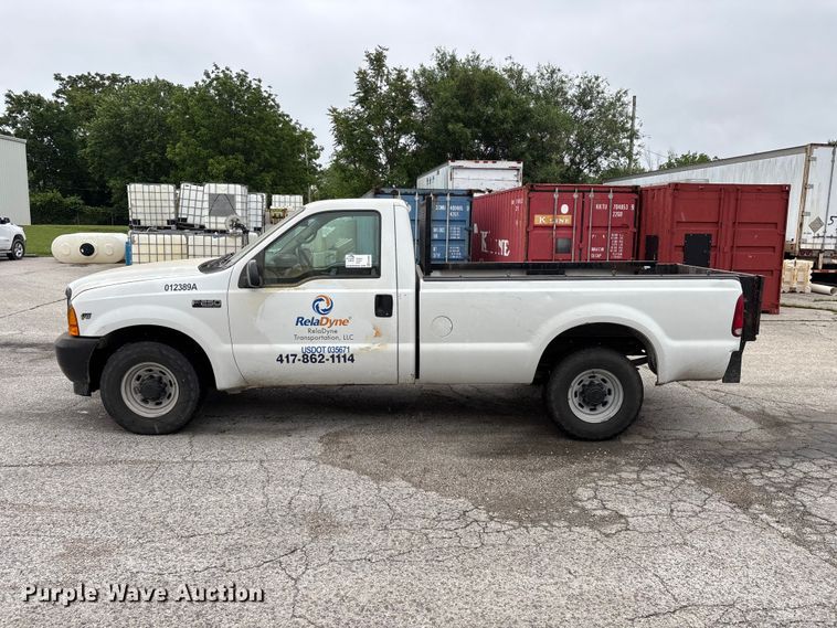 image for item FG0385 2001 Ford F250 Super Duty XL pickup truck