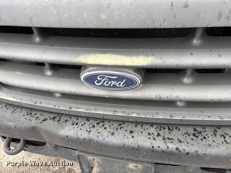image for item FG0385 2001 Ford F250 Super Duty XL pickup truck