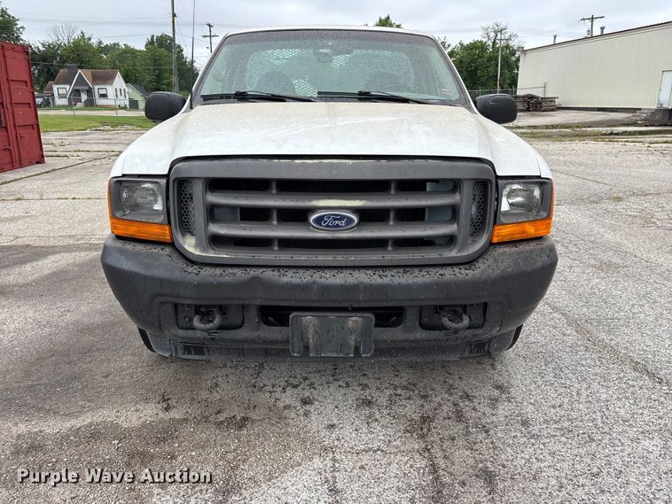 image for item FG0385 2001 Ford F250 Super Duty XL pickup truck