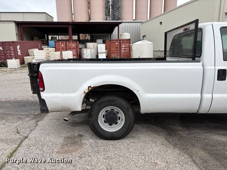 image for item FG0385 2001 Ford F250 Super Duty XL pickup truck