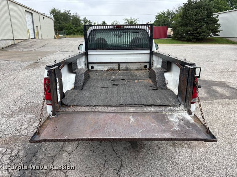 image for item FG0385 2001 Ford F250 Super Duty XL pickup truck