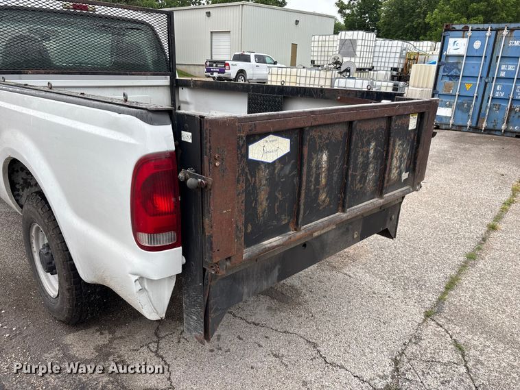 image for item FG0385 2001 Ford F250 Super Duty XL pickup truck