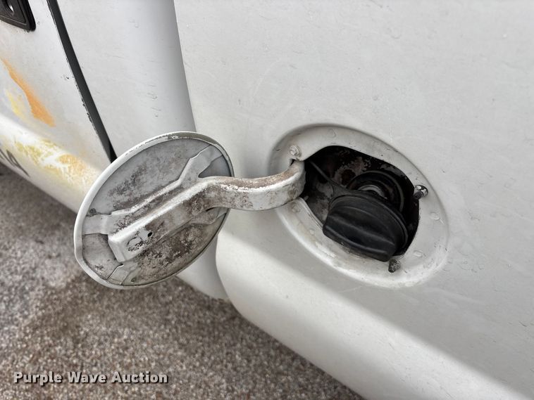 image for item FG0385 2001 Ford F250 Super Duty XL pickup truck