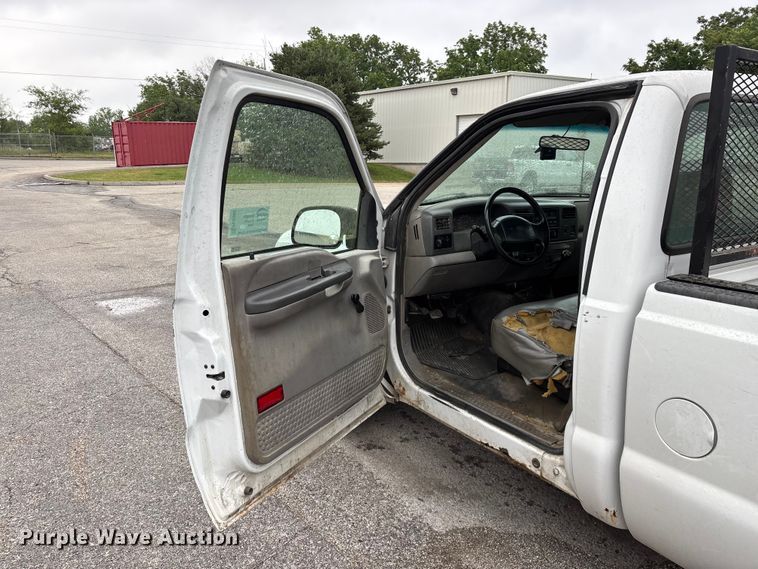 image for item FG0385 2001 Ford F250 Super Duty XL pickup truck