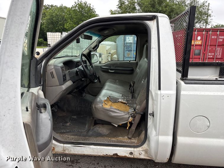 image for item FG0385 2001 Ford F250 Super Duty XL pickup truck