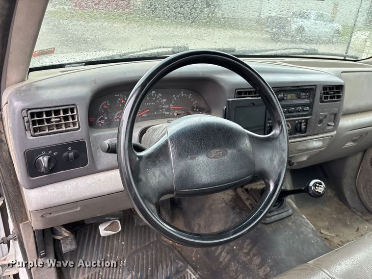 image for item FG0385 2001 Ford F250 Super Duty XL pickup truck