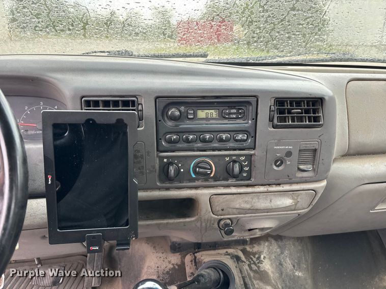 image for item FG0385 2001 Ford F250 Super Duty XL pickup truck
