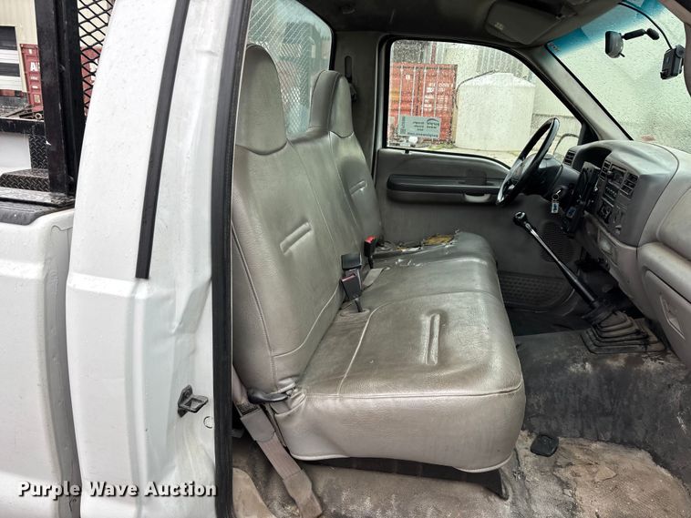 image for item FG0385 2001 Ford F250 Super Duty XL pickup truck