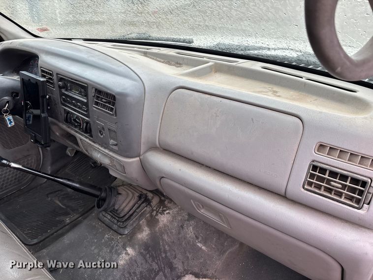 image for item FG0385 2001 Ford F250 Super Duty XL pickup truck