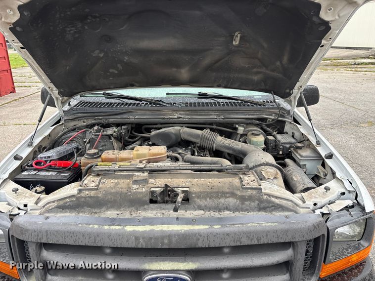 image for item FG0385 2001 Ford F250 Super Duty XL pickup truck