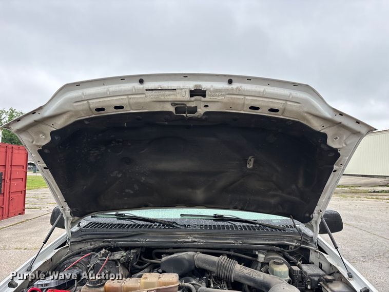 image for item FG0385 2001 Ford F250 Super Duty XL pickup truck