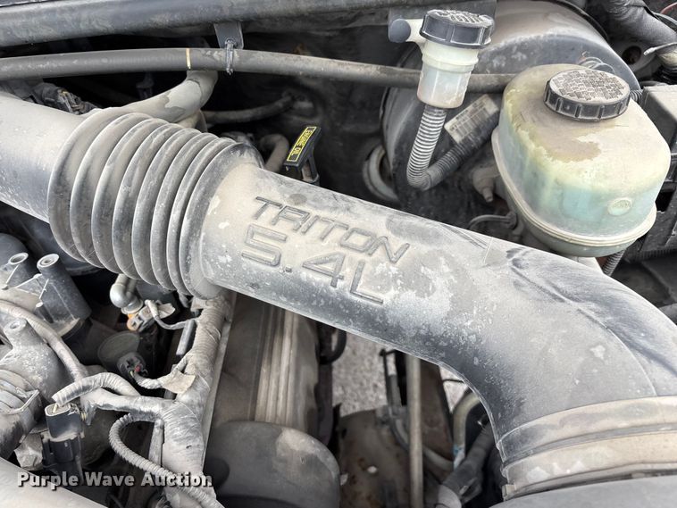 image for item FG0385 2001 Ford F250 Super Duty XL pickup truck