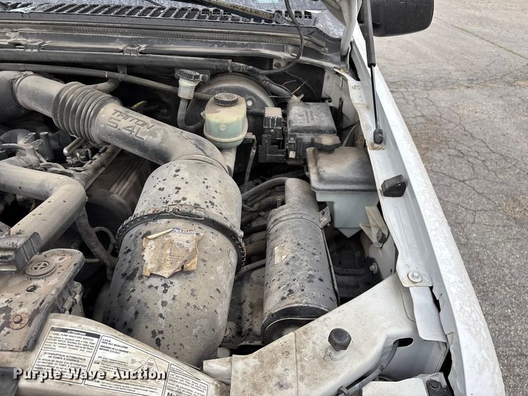 image for item FG0385 2001 Ford F250 Super Duty XL pickup truck