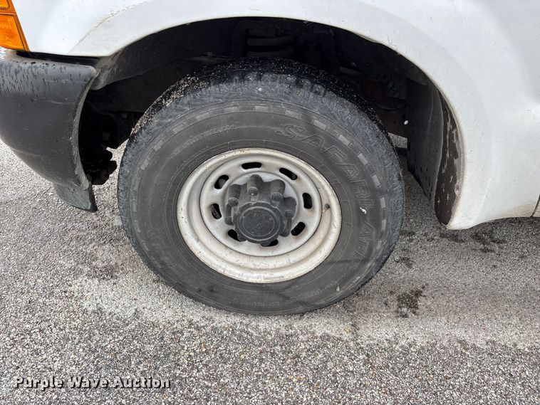 image for item FG0385 2001 Ford F250 Super Duty XL pickup truck